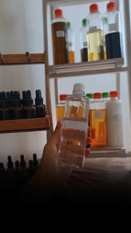 گلیسیرین گیاهی ۱۰۰٪ خالص | مرطوبکننده عمقی پوست و مو | درمان خشکی و ترک پوست | خرید مستقیم